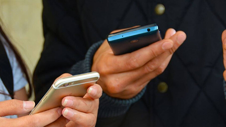 Belçika'da okullarda cep telefonu yasağı 2025-2026'da yürürlüğe giriyor.