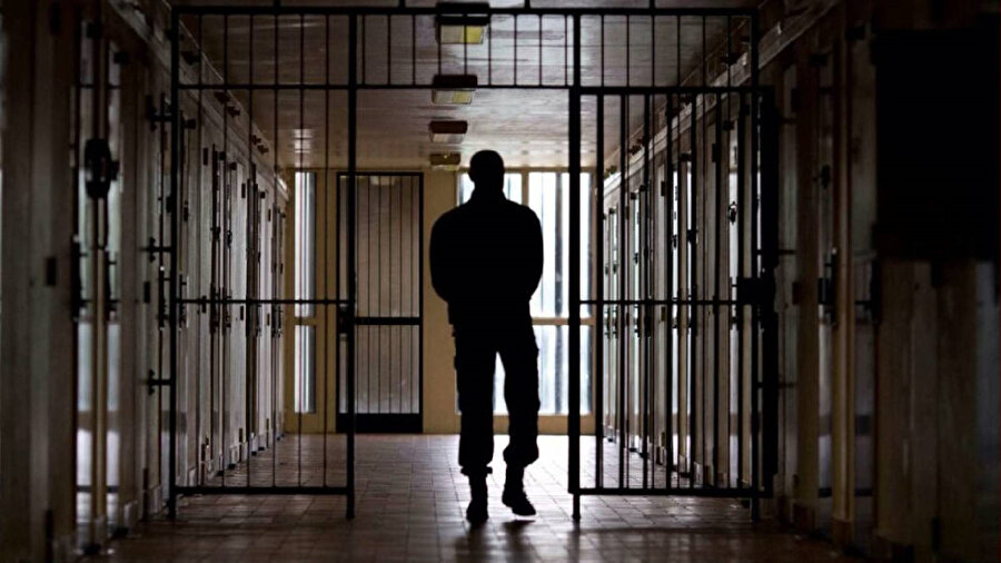 10 yıl boyunca otoyol kapatan adam hapse atıldı.