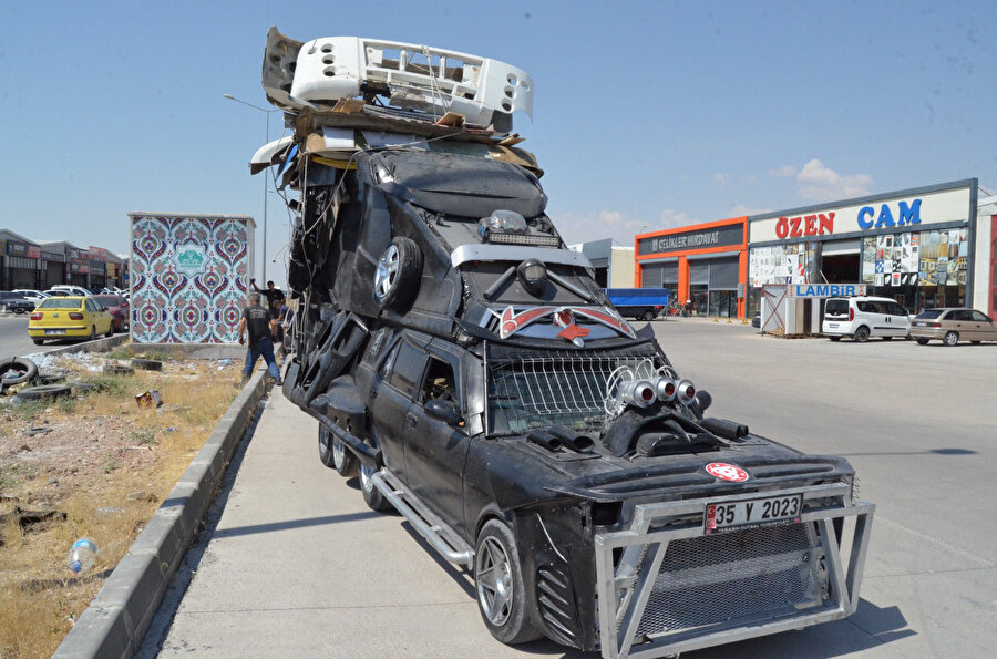 Bilim kurgu filmlerindeki gibi modifiyeli araç üretti, TSK'ya hediye etmek istiyor