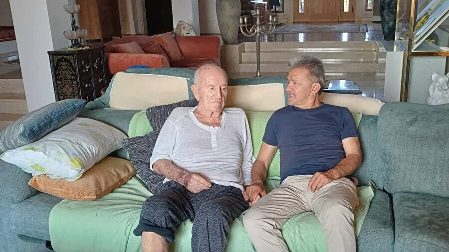 Ali Şen'in taburcu olduktan sonra çekilen ilk fotoğrafı