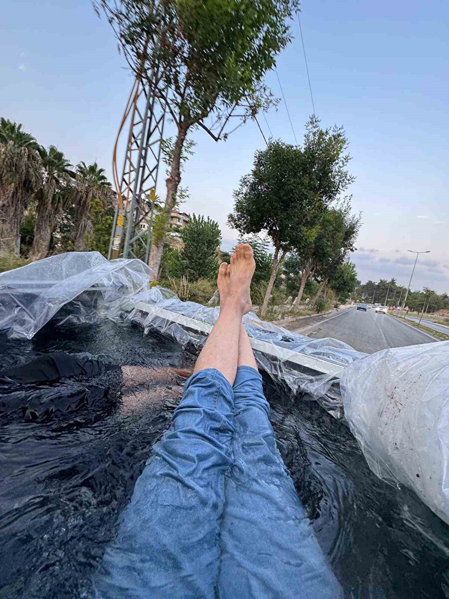 Adana'da 60 bin liraya mâl olan pikapta havuz keyfinn