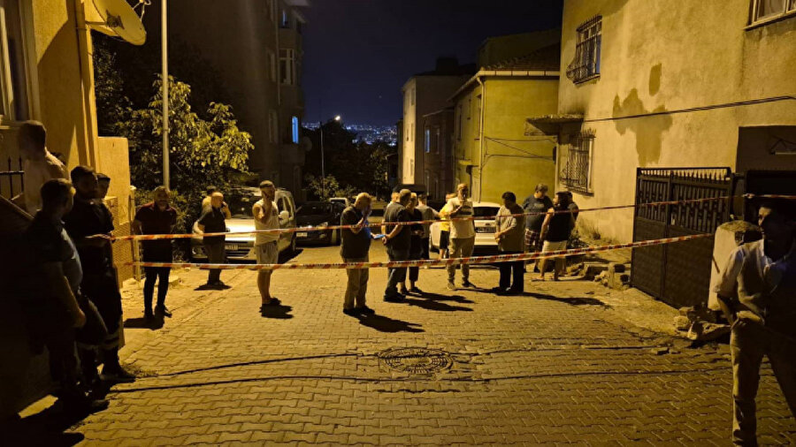 İstanbul'da duvarlarından ses gelen 2 bina boşaltıldı.