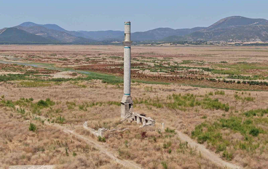 İzmir’de Kuraklık Alarmı: Su Kesintileri Bidon Satışlarını Patlattı