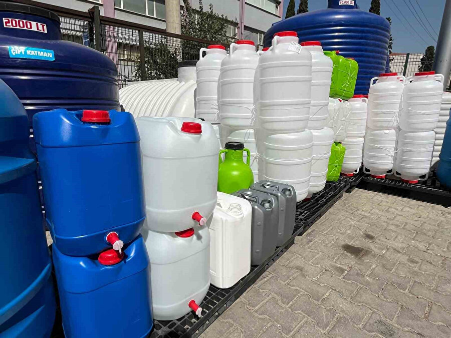 İzmir’de Kuraklık Alarmı: Su Kesintileri Bidon Satışlarını Patlattı