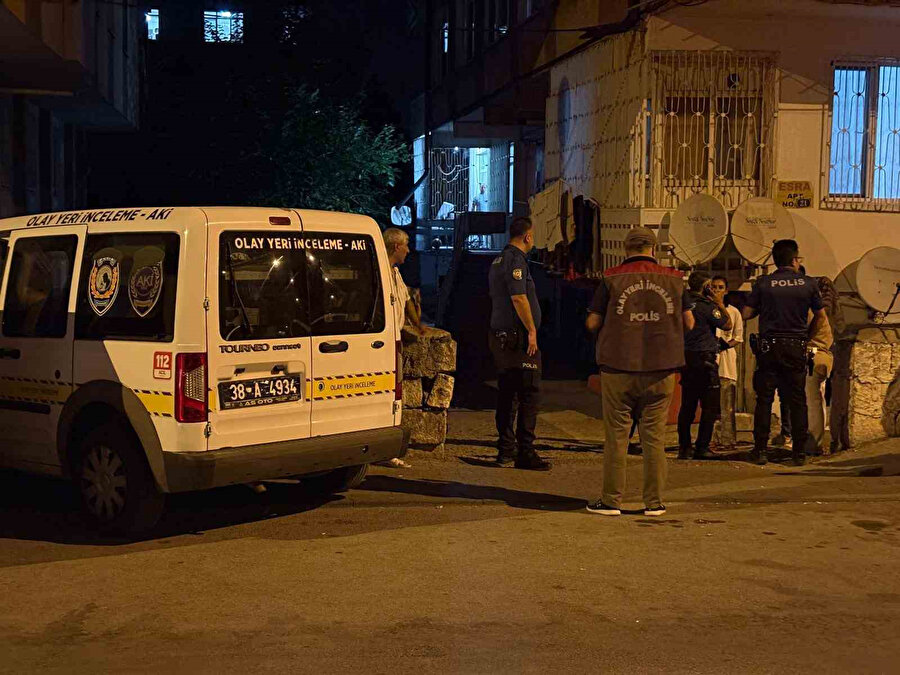 İki yıl önce boşandığı eski karısını bıçakla ağır yaraladı