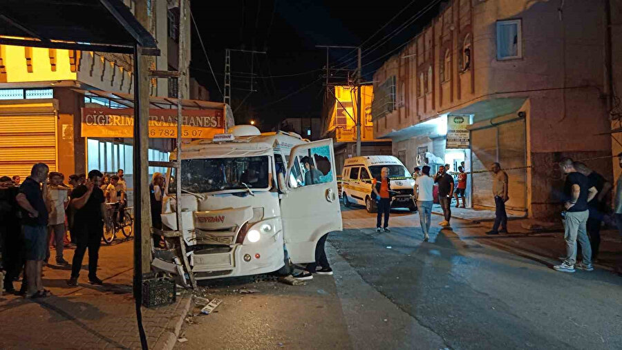 Adana'da dolmuşa silahlı pusu