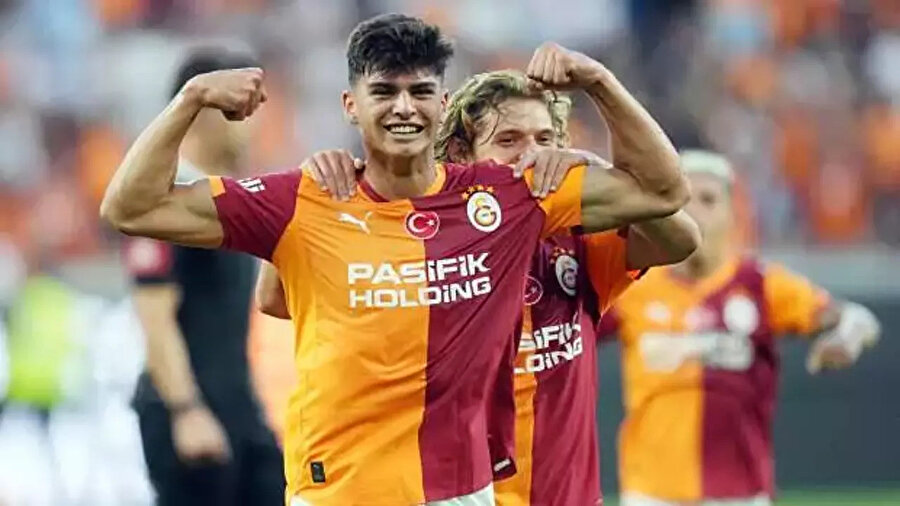 Galatasaray'ın genç yıldızına Premier Lig'den kanca taktılar