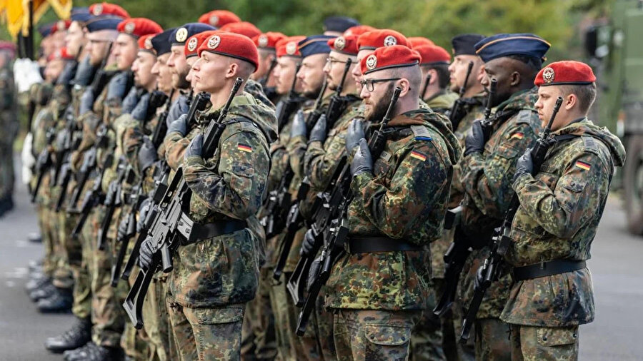 Türkler Alman ordusuna alınacak