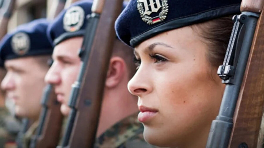 Türkler Alman ordusuna alınacak