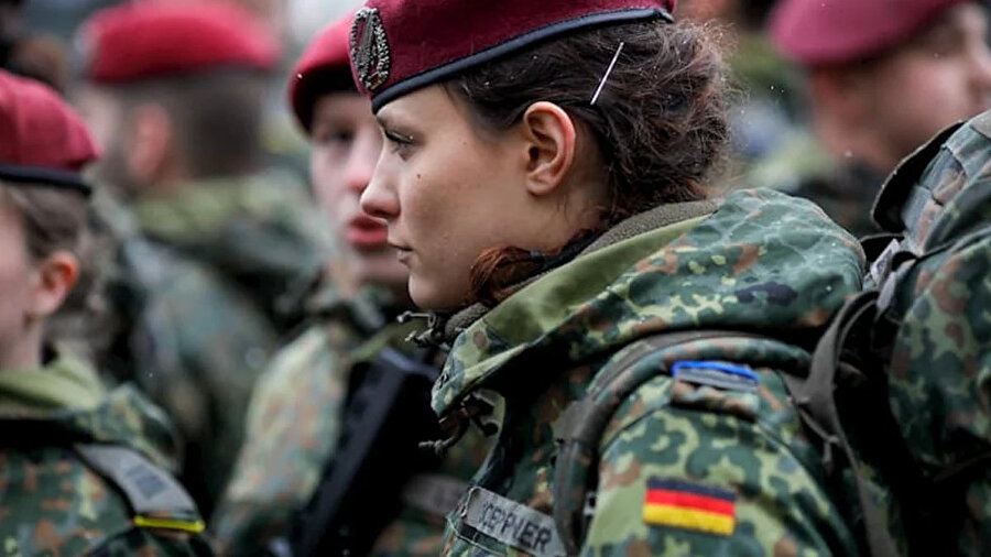 Türkler Alman ordusuna alınacak