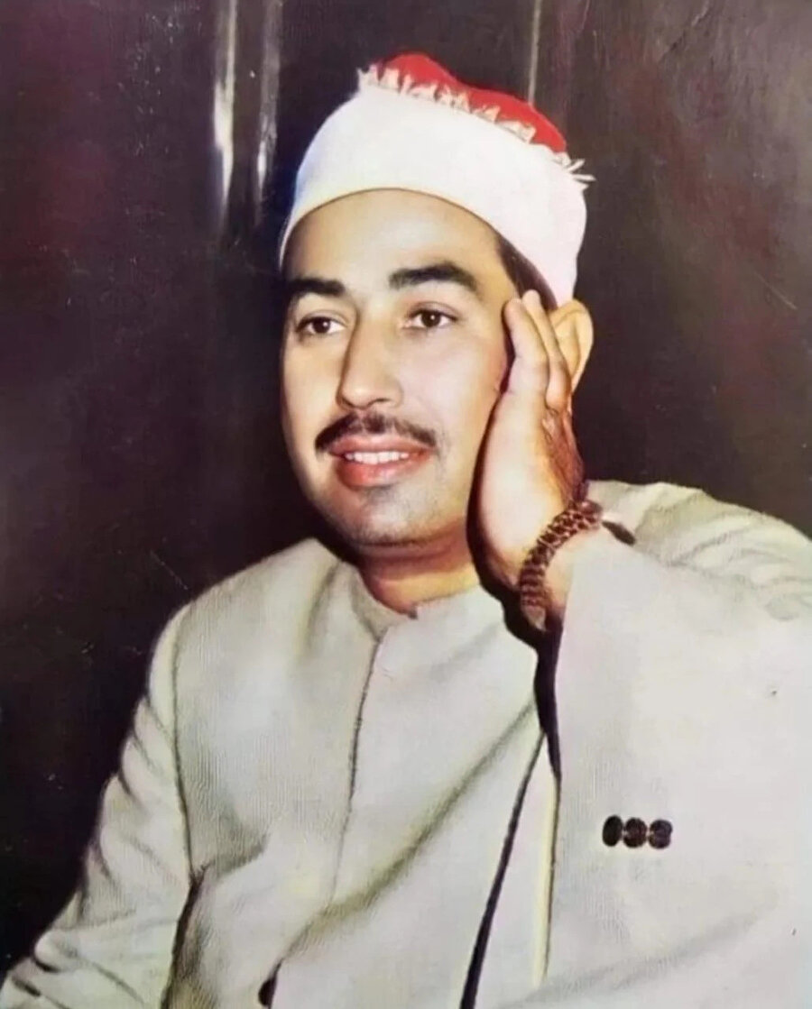 Tablâvî, on yaşına gelmeden Kur’ân’ı tamamen ezberlemiş, ardından farklı kurrâdan tecvid, makam ve tilavet sanatını öğrenmişti.