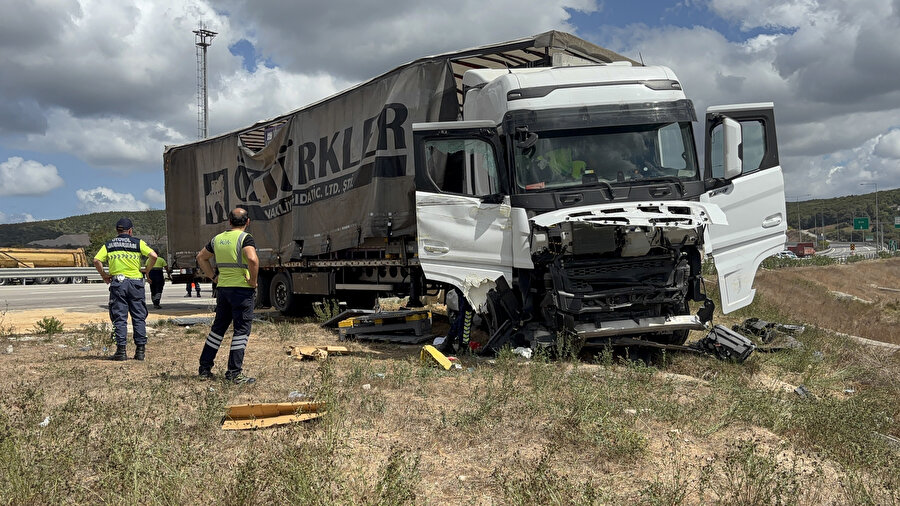 TEM gişelerinde tır kazası: 5 yaralı