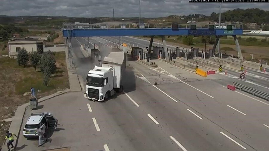 TEM gişelerinde tır kazası: 5 yaralı