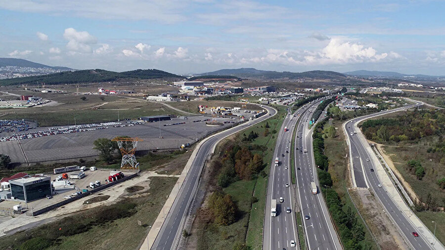 Sürücüler dikkat: TEM Otoyolu İstanbul yönü sağ şerit geçici olarak trafiğe kapatılacak