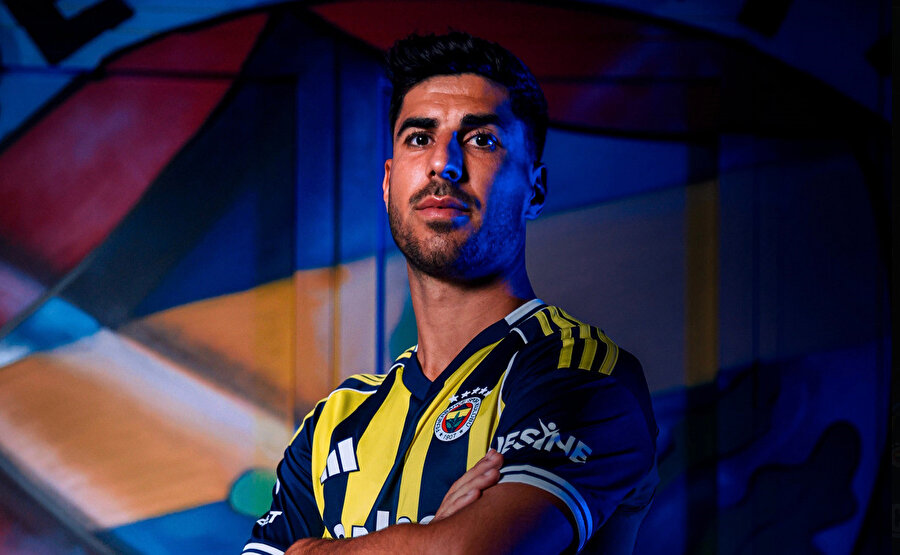Fenerbahçe, İspanyol futbolcu Marco Asensio ile sözleşme imzalandığını duyurdu.