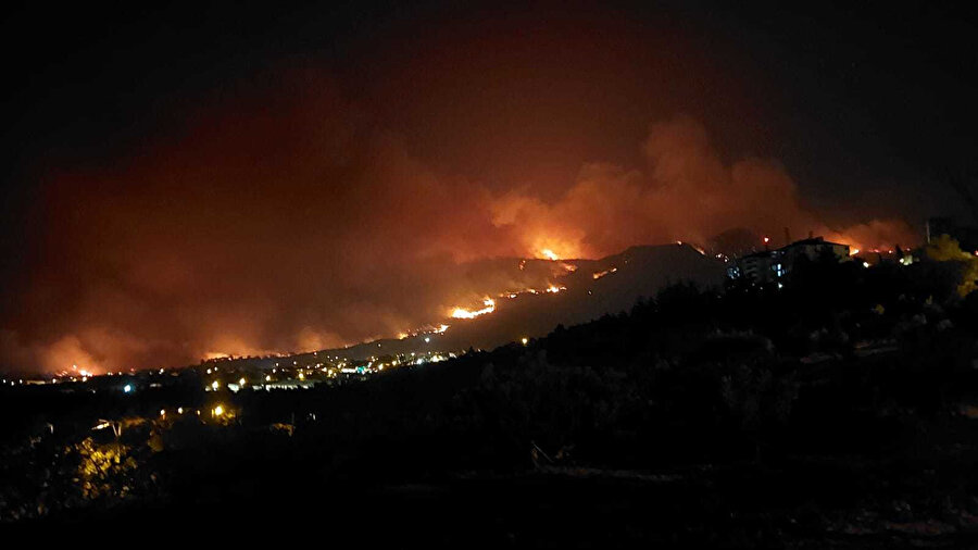 Denizli'de ormna yangını devam ediyor: Hastane tahliye edildi