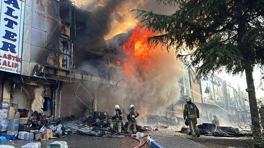 İSTOÇ'ta bir iş yerinde yangın çıktı.