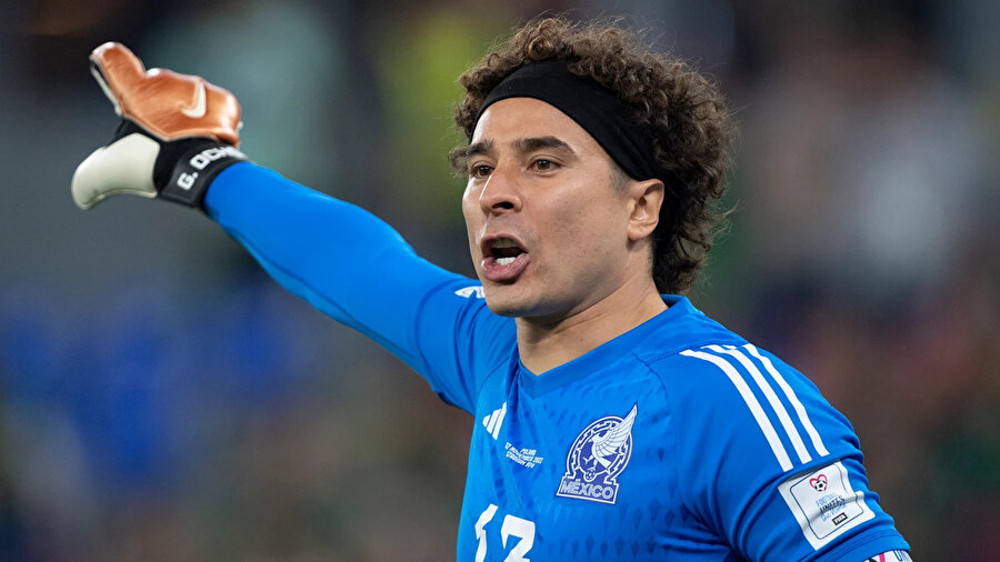 ​Akılalmaz olay: Dünyaca ünlü kaleci yeni takımına imza atarken ortadan kayboldu