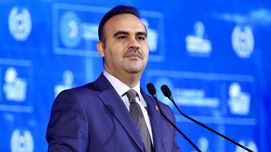 Bakan Kacır'dan Özel'e çekirgeli roket göndermesi