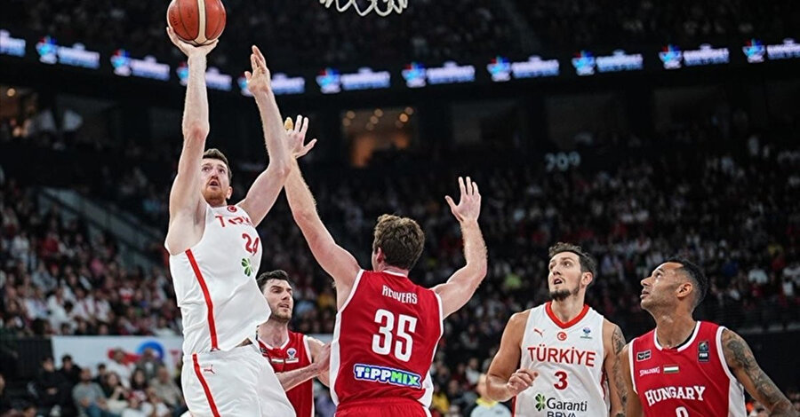 ​A Milli Basketbol Takımı'ndan 5'te 5: Sırbistan'ı mağlup ederek son 16'ya çıktı