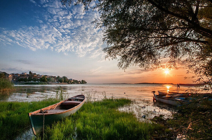 Gölyazı, Bursa ilinin Nilüfer ilçesine bağlı bir mahalledir.