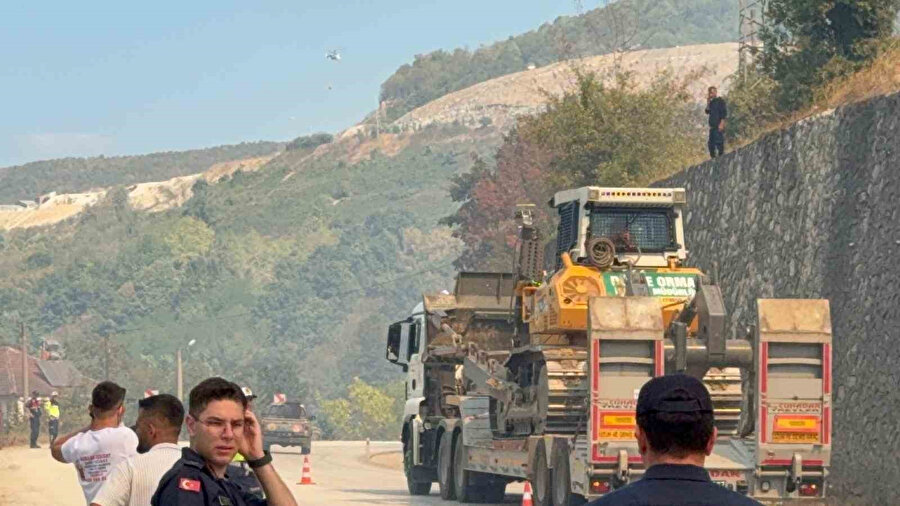 Düzce’deki orman yangını 6. saatinde: Havadan ve karadan müdahale sürüyor