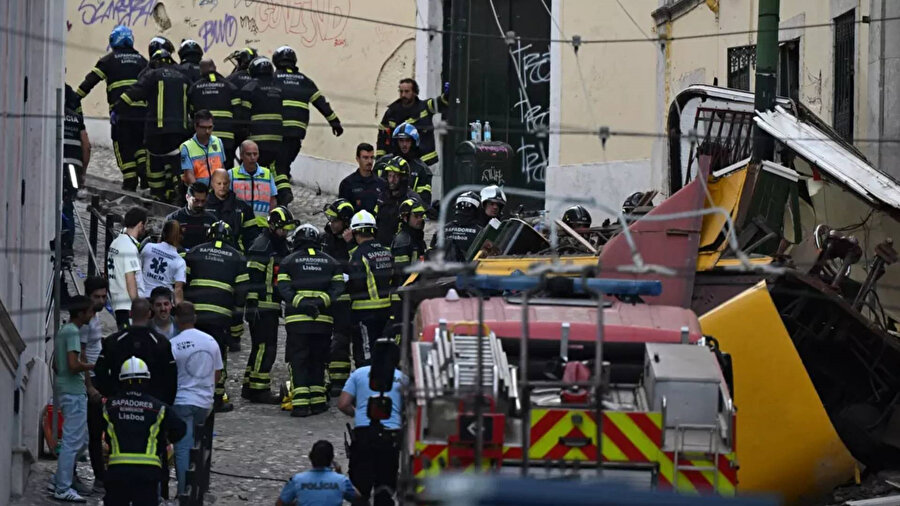 Portekiz'de tramvayın raydan çıktığı kazada 15 kişi öldü.