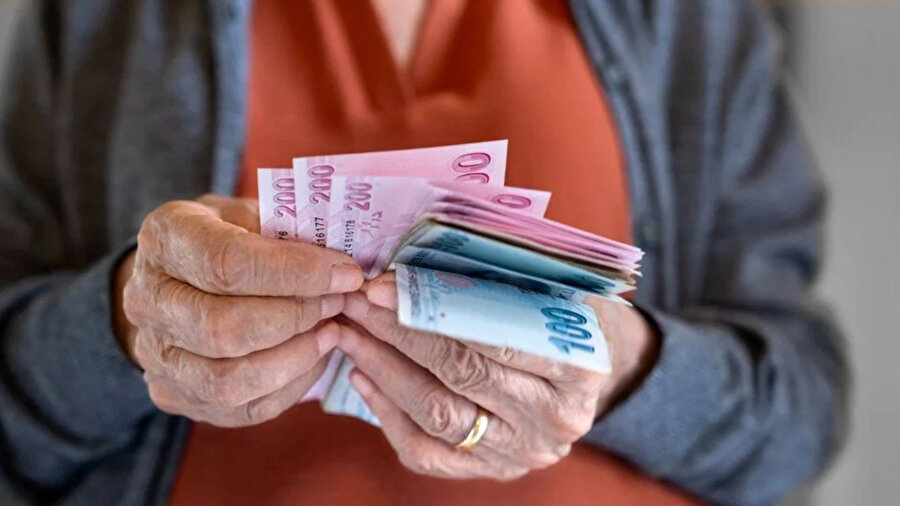 Yaşlı ve engelli aylıkları hesaplara yatırıldı.