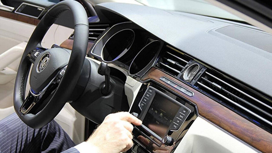 Dokunmatik ekranlı araçlarda eskiye dönüş