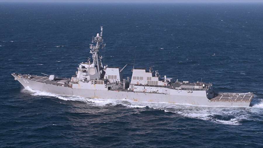 Amerika savaş gemisi Venezuela açıklarında