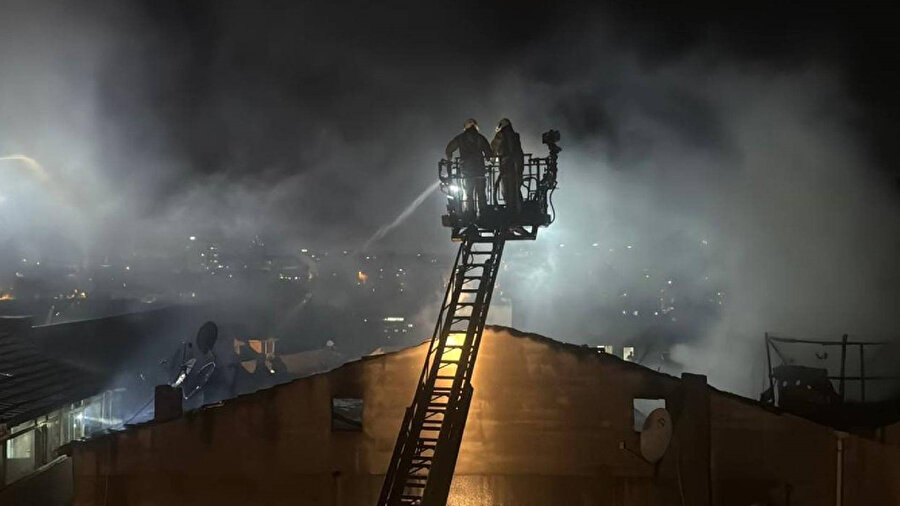 İstanbul'da 5 katlı binada yangın
