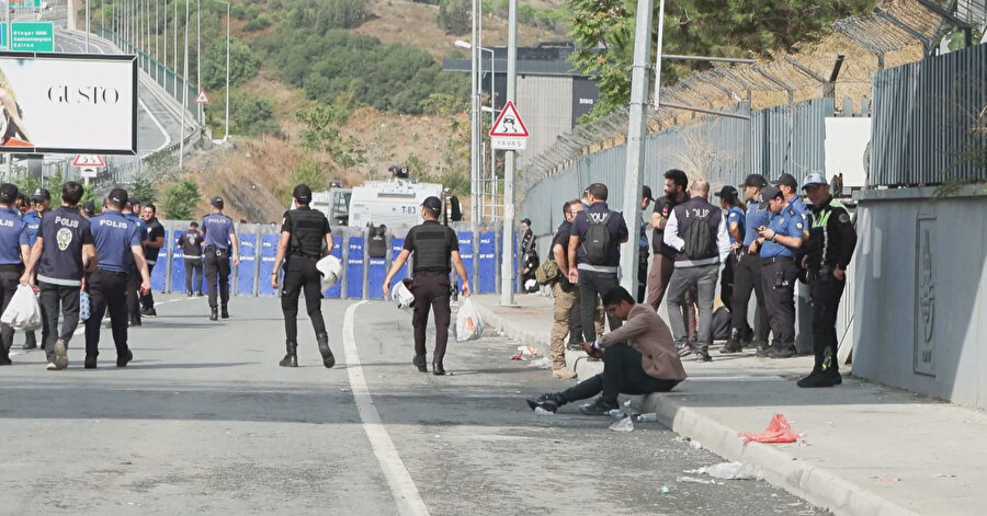CHP İstanbul İl Başkanlığı Binası önünde gergin anlar