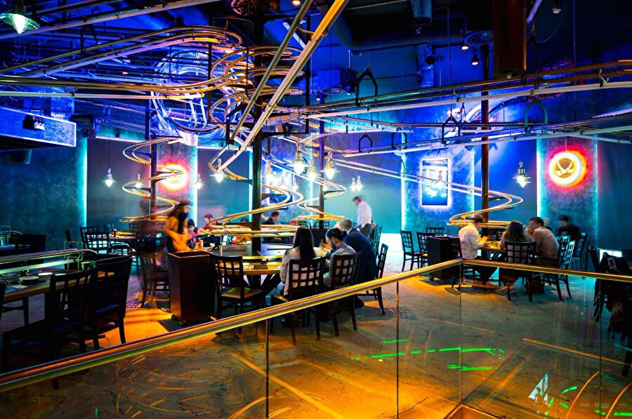 ​Rollercoaster Restaurant’ta siparişler 30 km hızla masaya ulaşıyor