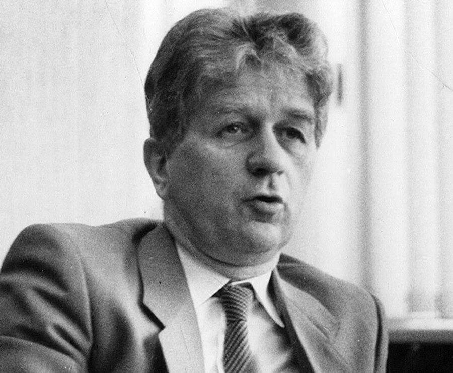 BM tarafından tanınan Bosna Hersek’in devlet adamı Hakkı Turayliç, 8 Ocak 1993'te BM koruması altında ve bir BM aracında suikasta kurban gitti.