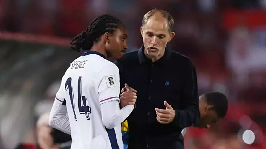 İngiltere'de tarihi olay: Milli takımda oyuna çıkan ilk müslüman oldu​