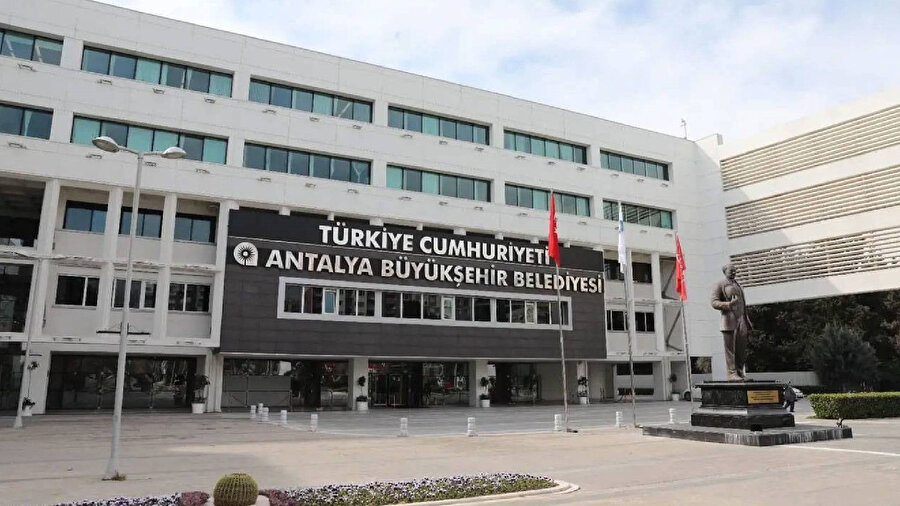 Antalya Büyükşehir Belediyesi'ne operasyon