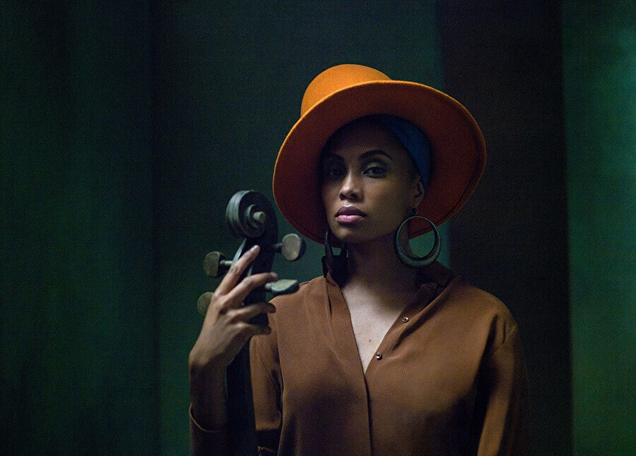 Sahne adı Imany olarak bilinen Nadia Mladjao, Comorian kökenli Fransız pop-ruh kayıt sanatçısıdır.