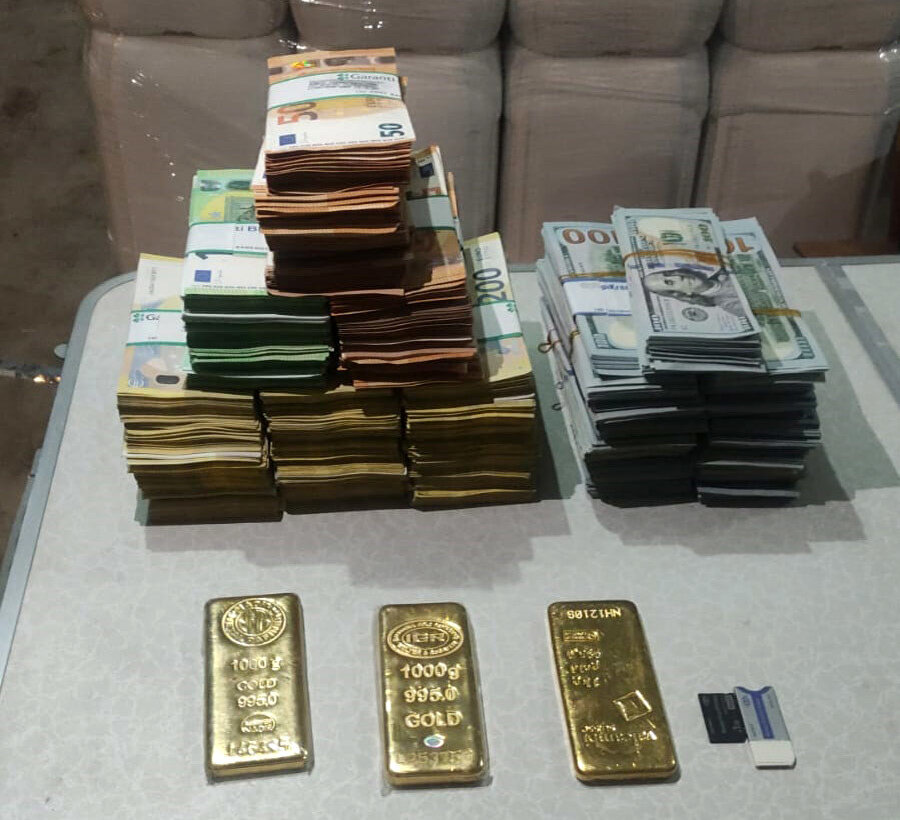 Manavgat Belediyesi'ne operasyon