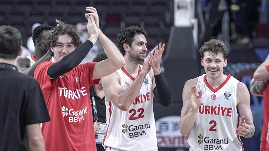 Finaldeyiz: 12 dev adam EuroBasket yarı finalinde Yunanistan'ı mağlup etti