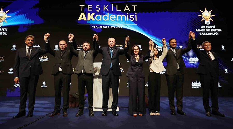 CHP'den istifa eden Beykoz Belediye Başkanvekili Özlem Vural Gürzel, AK Parti'ye katıldı