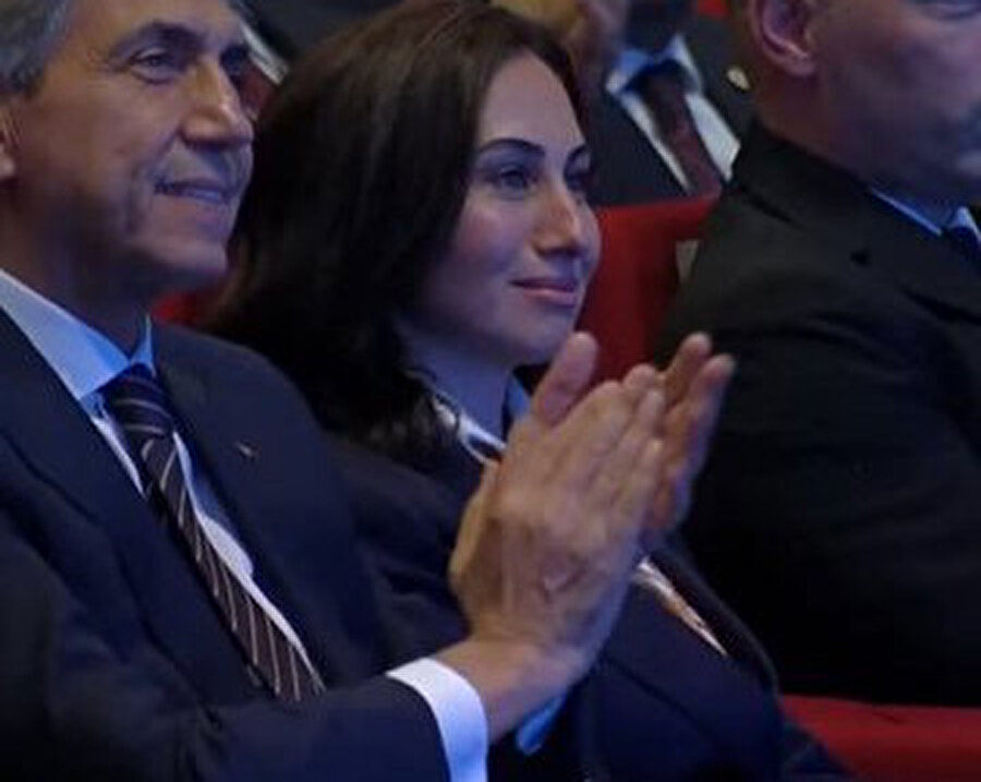 CHP'den istifa eden Beykoz Belediye Başkanvekili Özlem Vural Gürzel, AK Parti'ye katıldı