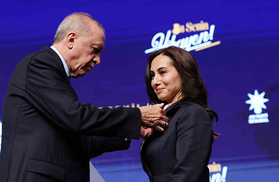 CHP'den istifa eden Beykoz Belediye Başkanvekili Özlem Vural Gürzel, AK Parti'ye katıldı