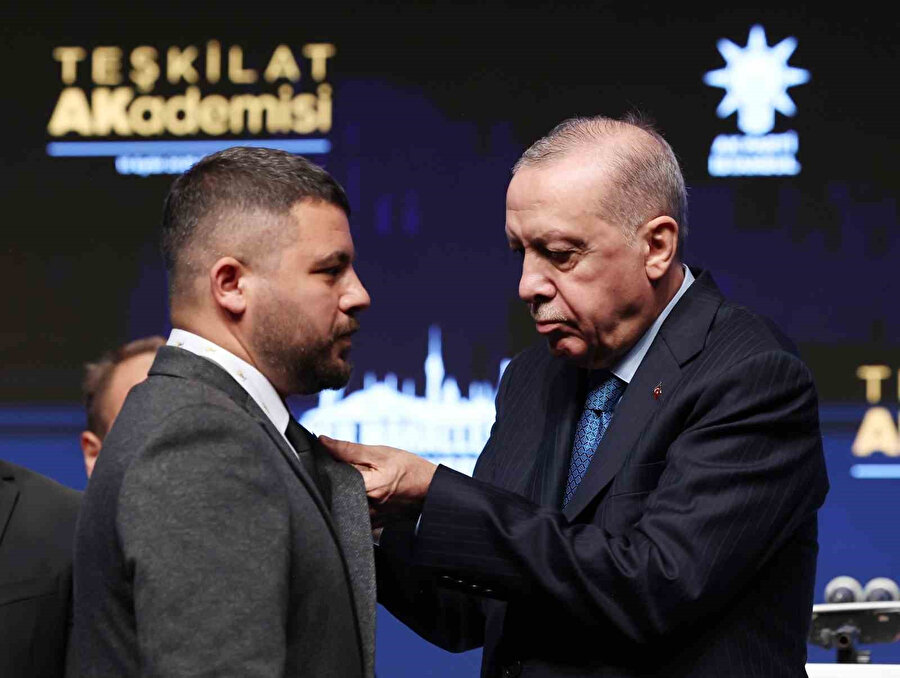 CHP'den istifa eden Beykoz Belediye Başkanvekili Özlem Vural Gürzel, AK Parti'ye katıldı