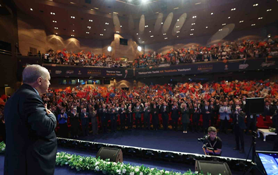 CHP'den istifa eden Beykoz Belediye Başkanvekili Özlem Vural Gürzel, AK Parti'ye katıldı