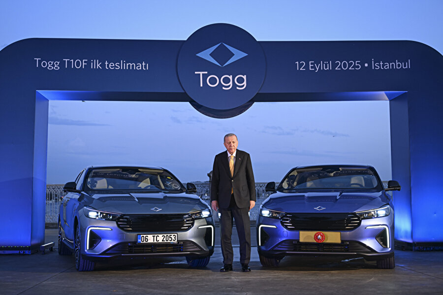 Cumhurbaşkanı Erdoğan'a Togg'un yeni modeli hediye edildi