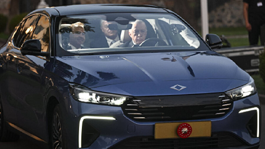 Cumhurbaşkanı Erdoğan'a Togg'un yeni modeli hediye edildi