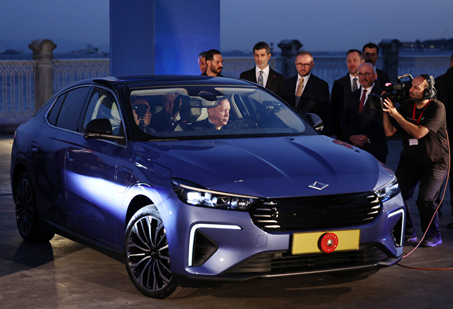 Cumhurbaşkanı Erdoğan'a Togg'un yeni modeli hediye edildi