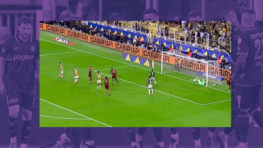 Fenerbahçe - Trabzonspor maçında tartışmaya sebep olan hakem kararı! Onuachu'nun golü öncesi...