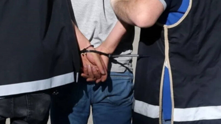 8 suçlu Türkiye'ye getirildi.