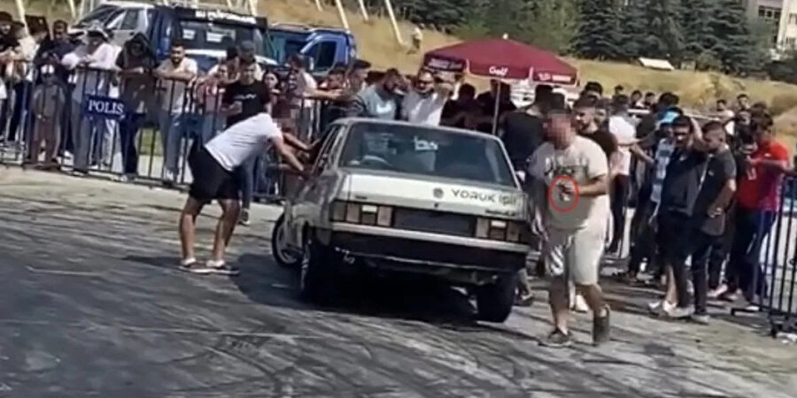 Isparta Valiliği, yüksek gürültü ve uygunsuz görüntülerle gündeme gelen Motor ve Otomobil Sporları Modifiye Fuarı hakkında ali soruşturma başlatıldığını açıkladı.